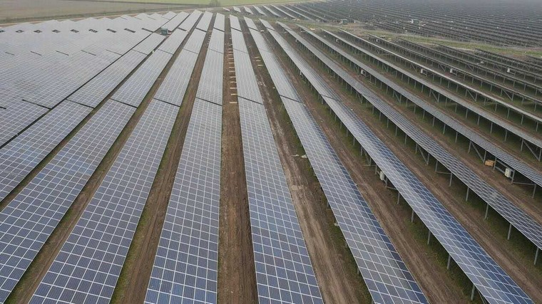 光伏背板是什么材料，背板在光伏組件中的比重