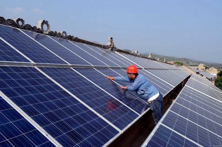 光伏電站組件多久清洗一次?清洗時(shí)需要注意什么? 光伏電站組件多久清洗一次?清洗時(shí)需要注意什么?